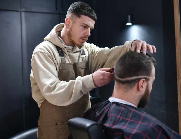 The Science of a Perfect Haircut – How Barbers Shape Your Look